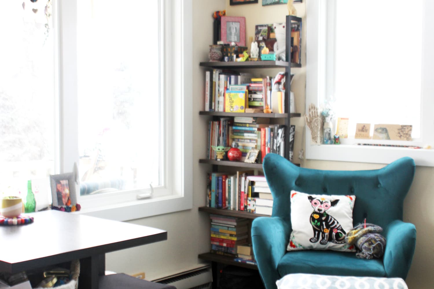 These Sleek Etsy Shelves Don't Require a Drill and Make Space Out of